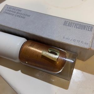Beautycounter lid glow!